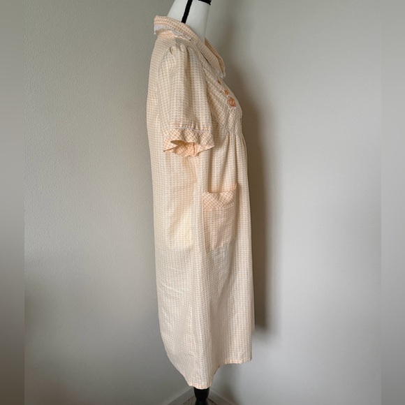 Vintage Cream and Peach Button-Down Housecoat-Style Robe - Picture 5 of 9